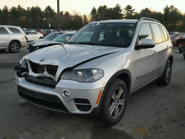 5UXZV4C50CL988843 - 2012 BMW X5 XDRIVE3 ვერცხლისფერი ფოტო 2