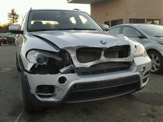 5UXZV4C50CL988843 - 2012 BMW X5 XDRIVE3 ვერცხლისფერი ფოტო 9