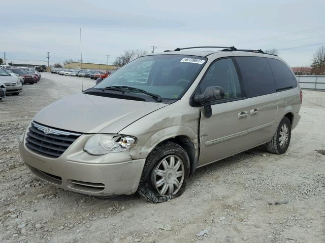 2C4GP54LX5R429655 - 2005 CHRYSLER TOWN & COU BEIGE photo 2