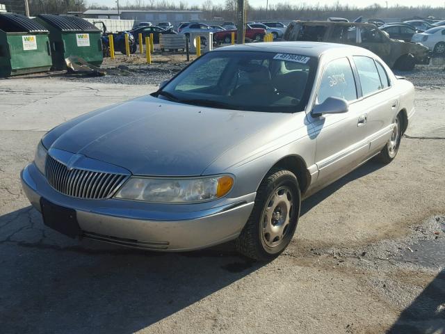 1LNHM97VX2Y685959 - 2002 LINCOLN CONTINENTA SILVER photo 2