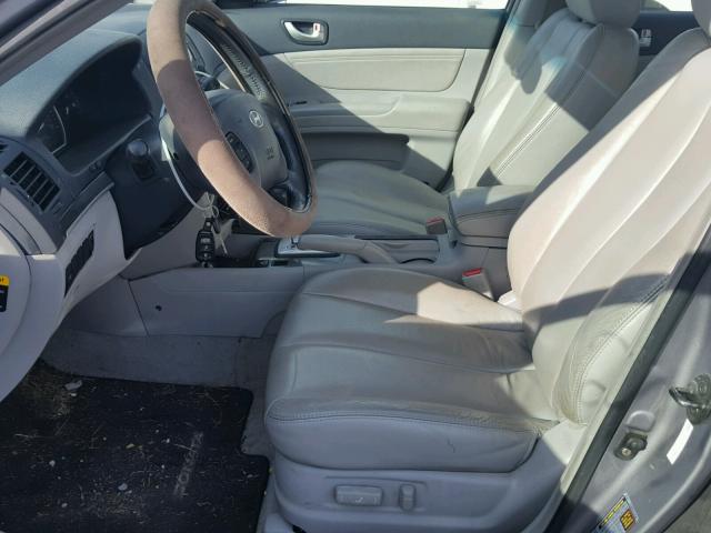 5NPEU46F88H298955 - 2008 HYUNDAI SONATA SE GRAY photo 5