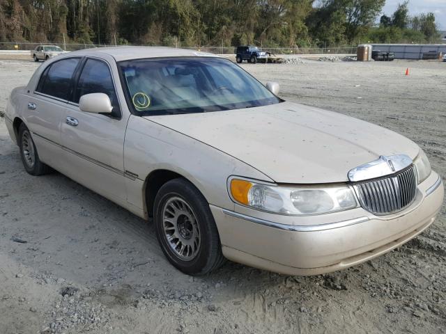 1LNHM83W3YY824041 - 2000 LINCOLN TOWN CAR C CREAM photo 1