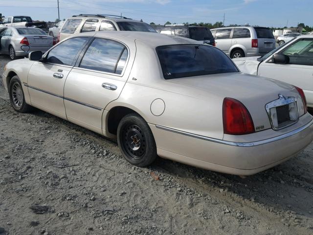 1LNHM83W3YY824041 - 2000 LINCOLN TOWN CAR C CREAM photo 3