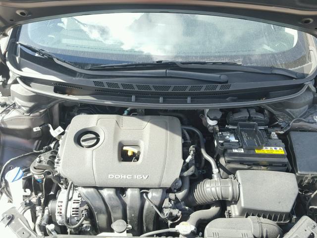 3KPFK4A7XHE043187 - 2017 KIA FORTE LX BROWN photo 7