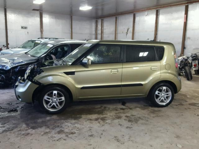 KNDJT2A2XA7118718 - 2010 KIA SOUL GREEN photo 9