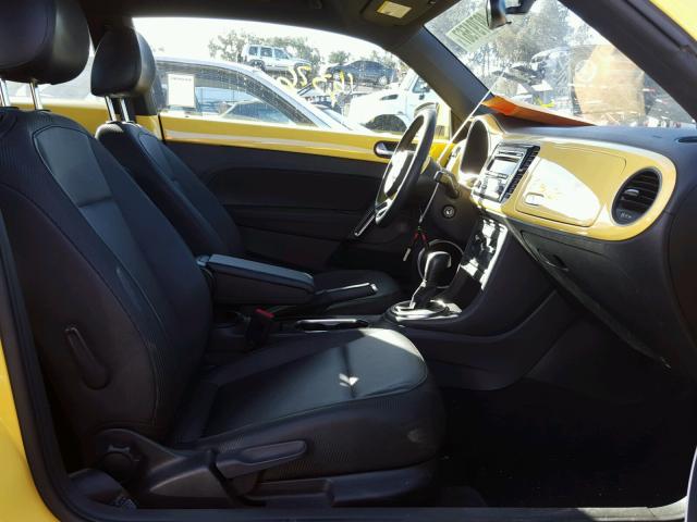 3VWJP7AT6EM630026 - 2014 VOLKSWAGEN BEETLE YELLOW photo 5