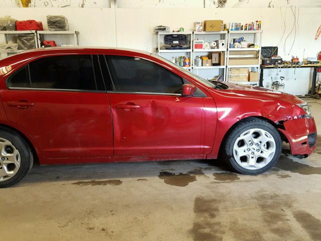 3FAHP0HA9AR115554 - 2010 FORD FUSION SE RED photo 9