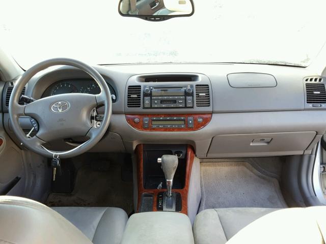 4T1BE32K12U049998 - 2002 TOYOTA CAMRY LE 银色 照片 9