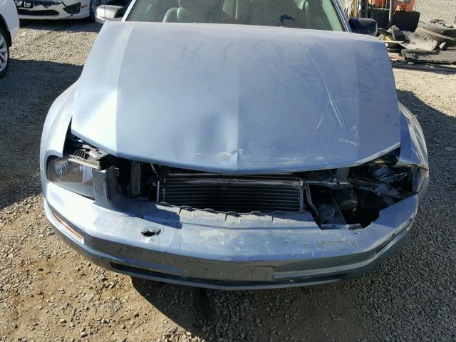 1ZVHT80N865122781 - 2006 FORD MUSTANG BLUE photo 7