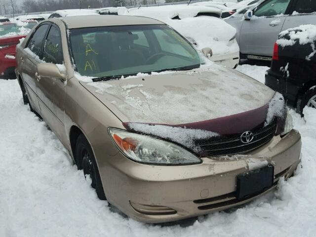 JTDBE32K420075121 - 2002 TOYOTA CAMRY LE GOLD photo 1