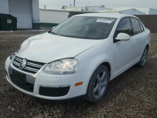 3VWAZ7AJ7AM144036 - 2010 VOLKSWAGEN JETTA LIMI WHITE photo 2