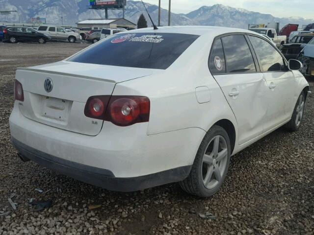 3VWAZ7AJ7AM144036 - 2010 VOLKSWAGEN JETTA LIMI WHITE photo 4