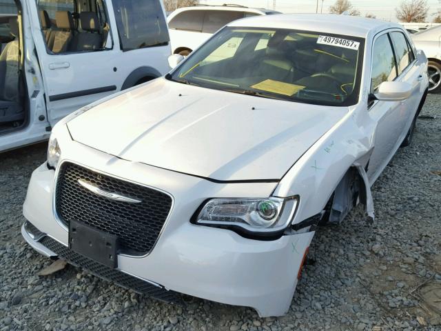 2C3CCAAG9GH233892 - 2016 CHRYSLER 300 LIMITE WHITE photo 2