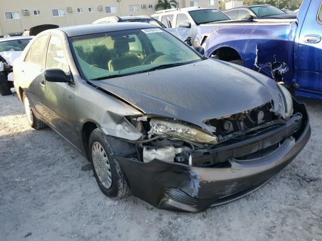 4T1BE32K55U607078 - 2005 TOYOTA CAMRY LE ნაცრისფერი ფოტო 1