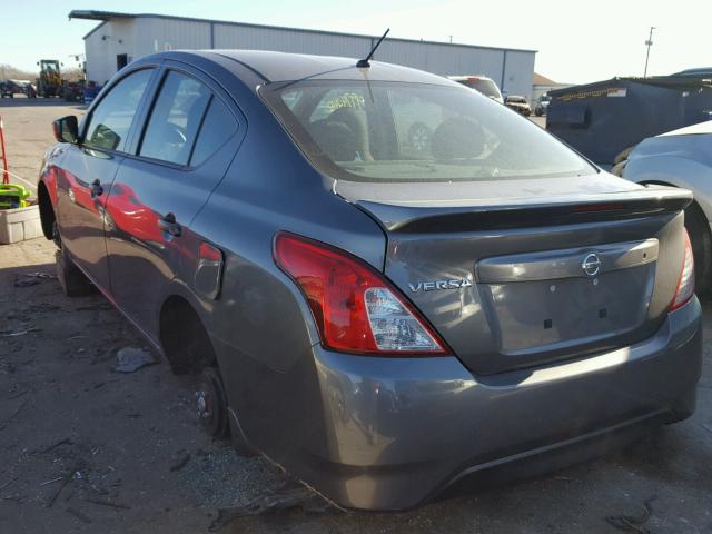 3N1CN7AP8HL870471 - 2017 NISSAN VERSA S GRAY photo 3