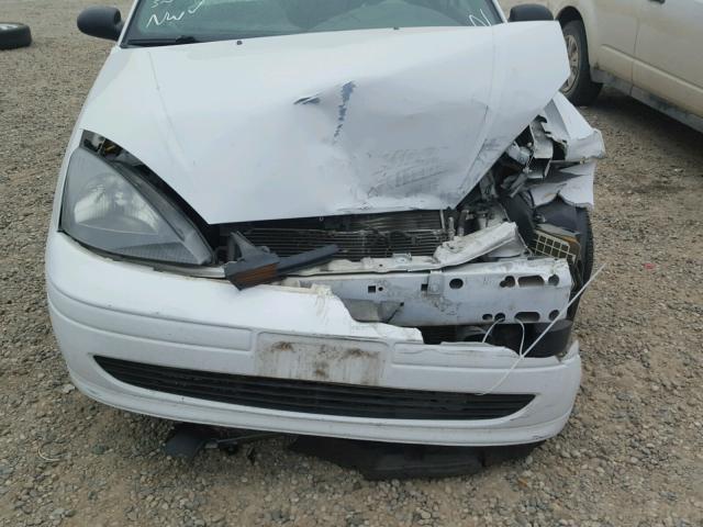 1FAFP36Z54W123928 - 2004 FORD FOCUS SE WHITE photo 9