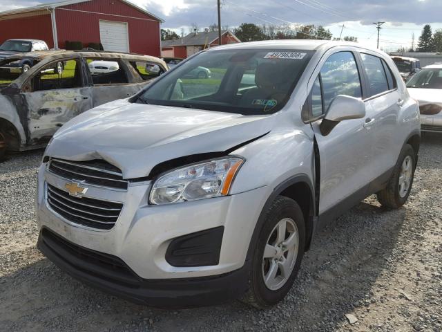 3GNCJPSB7FL245186 - 2015 CHEVROLET TRAX 1LS SILVER photo 2