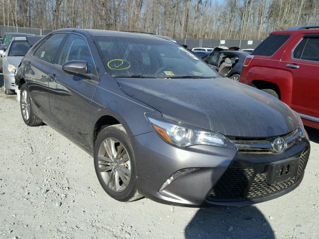 4T1BF1FK0HU409718 - 2017 TOYOTA CAMRY LE 灰色 照片 1