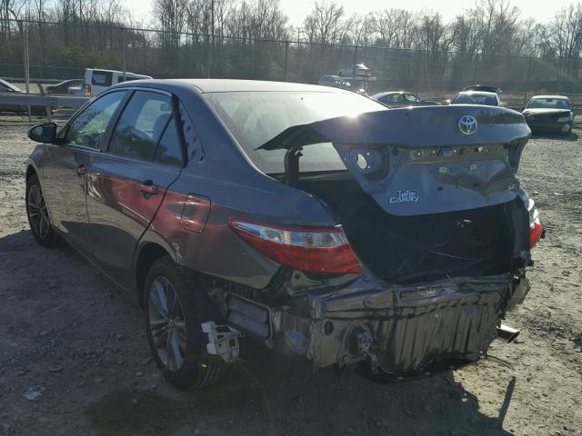 4T1BF1FK0HU409718 - 2017 TOYOTA CAMRY LE 灰色 照片 3