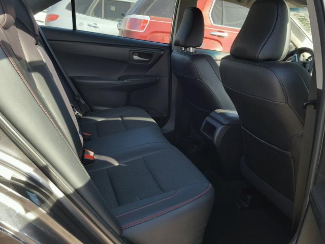 4T1BF1FK0HU409718 - 2017 TOYOTA CAMRY LE 灰色 照片 6