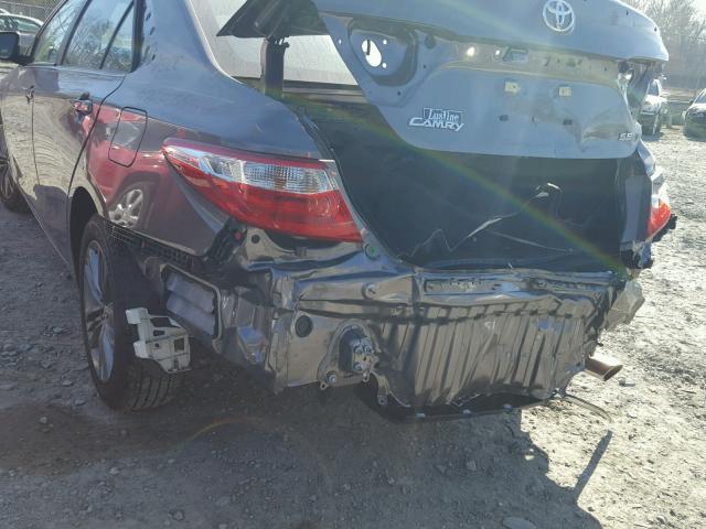 4T1BF1FK0HU409718 - 2017 TOYOTA CAMRY LE 灰色 照片 9