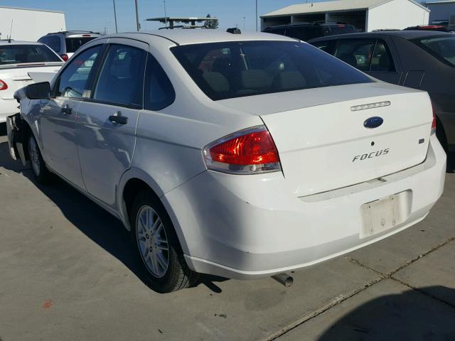 1FAHP35N39W188307 - 2009 FORD FOCUS SE WHITE photo 3