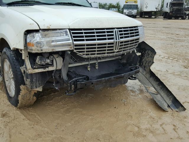 5LMFU28557LJ01255 - 2007 LINCOLN NAVIGATOR 白色 照片 9