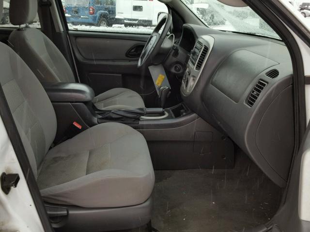 1FMYU03187KB08369 - 2007 FORD ESCAPE XLT WHITE photo 5