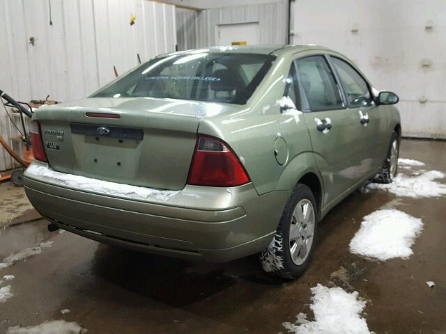 1FAFP34N57W271419 - 2007 FORD FOCUS ZX4 GREEN photo 4