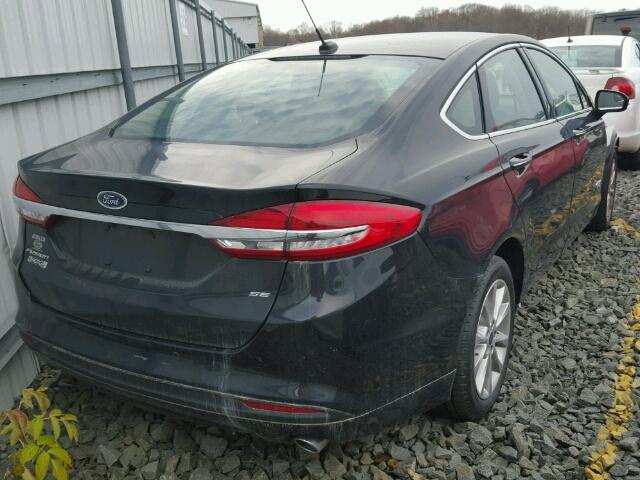 3FA6P0PU0HR243694 - 2017 FORD FUSION SE BLACK photo 4