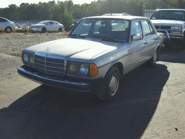 WDBAB23A6CB304682 - 1982 MERCEDES-BENZ 240 D SILVER photo 2