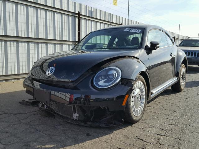 3VWJ17AT2GM628147 - 2016 VOLKSWAGEN BEETLE SE BLACK photo 2