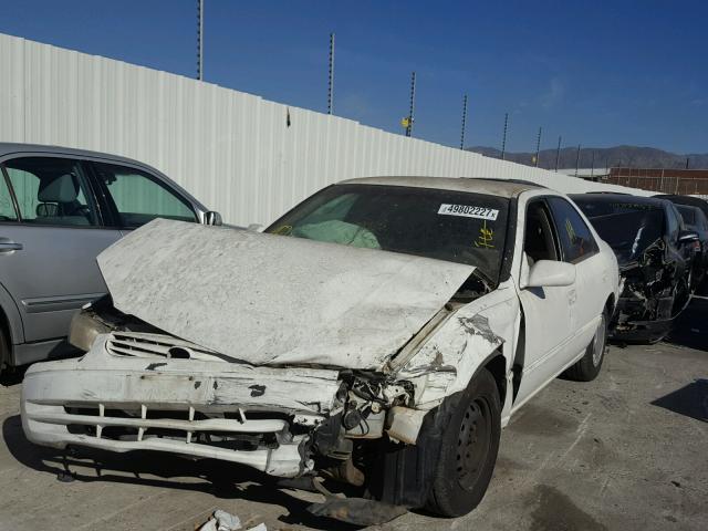 4T1BG22KXXU490749 - 1999 TOYOTA CAMRY CE WHITE photo 2