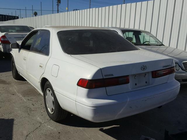 4T1BG22KXXU490749 - 1999 TOYOTA CAMRY CE WHITE photo 3