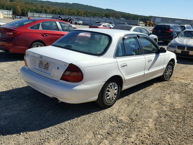 KMHCF24F7WA120611 - 1998 HYUNDAI SONATA BAS WHITE photo 4