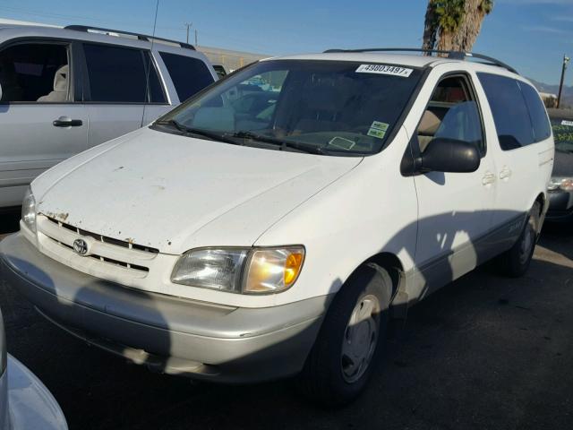 4T3ZF13C5YU204219 - 2000 TOYOTA SIENNA LE WHITE photo 2