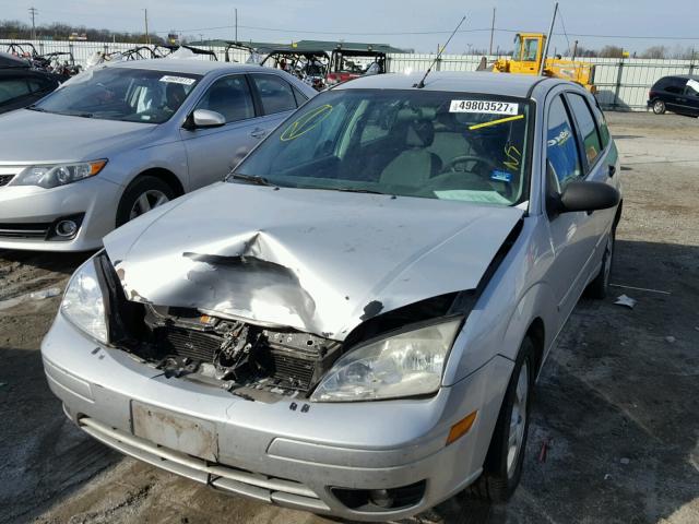 1FAHP37N57W134534 - 2007 FORD FOCUS ZX5 SILVER photo 2