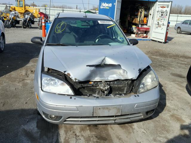 1FAHP37N57W134534 - 2007 FORD FOCUS ZX5 SILVER photo 9