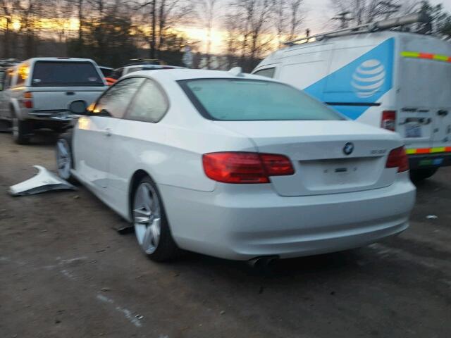 WBAKE3C53BE441689 - 2011 BMW 328 I WHITE photo 3