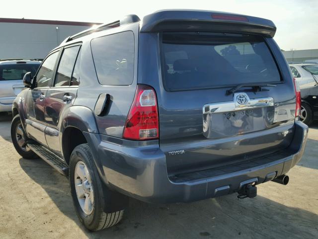 JTEZU14R668041877 - 2006 TOYOTA 4RUNNER SR GRAY photo 3