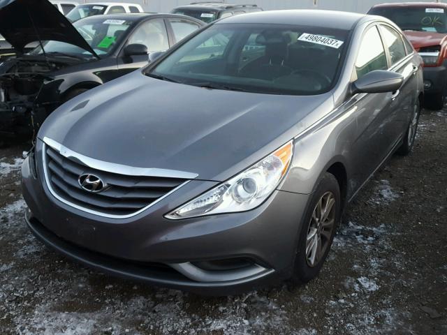 5NPEB4AC2DH751545 - 2013 HYUNDAI SONATA GLS GRAY photo 2