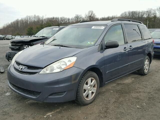 5TDZK23C79S226548 - 2009 TOYOTA SIENNA CE GRAY photo 2