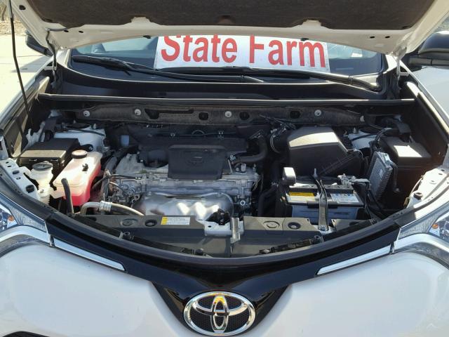 JTMZFREV8GJ065522 - 2016 TOYOTA RAV4 LE WHITE photo 7