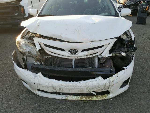 5YFBU4EE5CP053389 - 2012 TOYOTA COROLLA BA WHITE photo 9