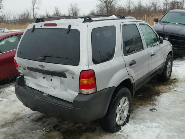 1FMCU03197KA93536 - 2007 FORD ESCAPE XLT SILVER photo 4