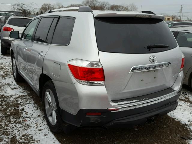 5TDDK3EH9DS187253 - 2013 TOYOTA HIGHLANDER SILVER photo 3