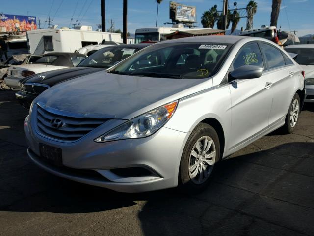 5NPEB4AC3BH279028 - 2011 HYUNDAI SONATA GLS SILVER photo 2