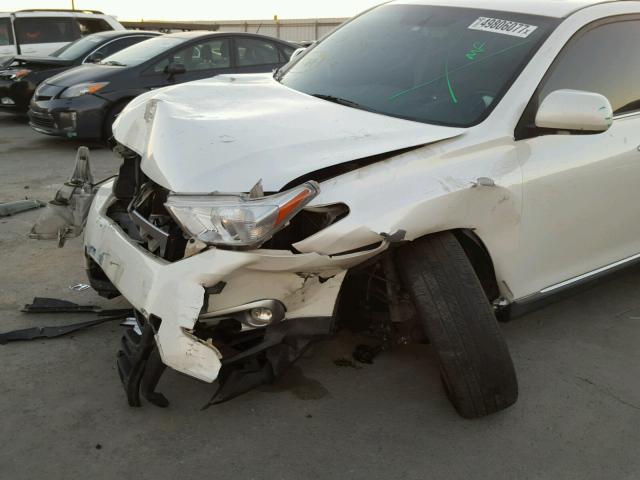 5TDYK3EH5CS069751 - 2012 TOYOTA HIGHLANDER WHITE photo 9