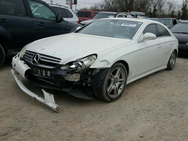 WDDDJ72X67A087186 - 2007 MERCEDES-BENZ CLS 550 WHITE photo 2