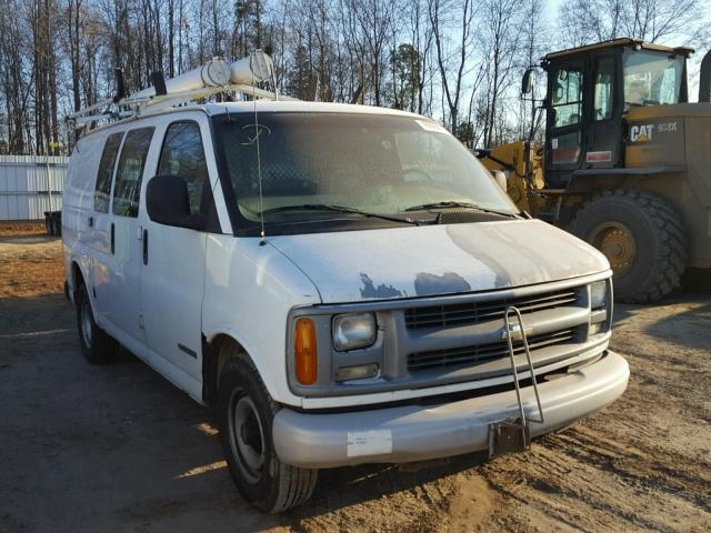 1GCFG25W121113452 - 2002 CHEVROLET EXPRESS G2 WHITE photo 1